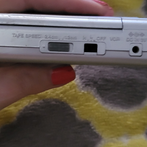 EUcSony Silver Microcassette Recorder with Clear Voice Plus Model M 560 V - Picture 4 of 9